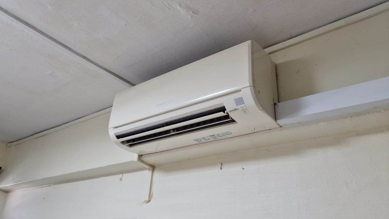 Aircon deep cleaning in progress